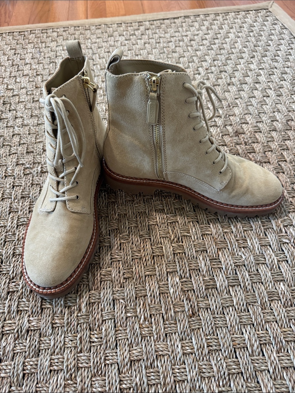 Vince Women's Lace-Up water resistant Combat Boots size 8